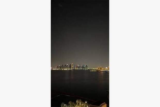 Туристка сняла на видео отражение атаки иранских ракет системами ПВО в Катаре