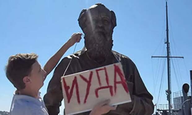 Во Владивостоке памятник Солженицыну перенесут подальше от центра города