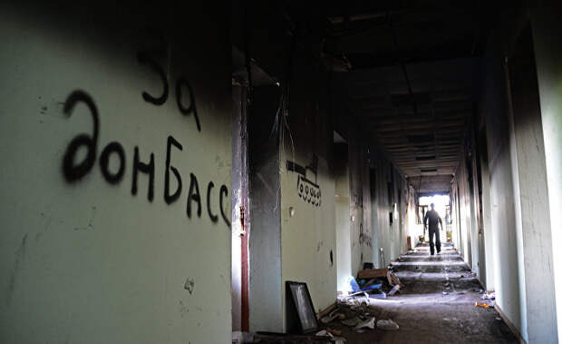 В обгоревшем здании Мариупольского городского совета. 19 мая 2014