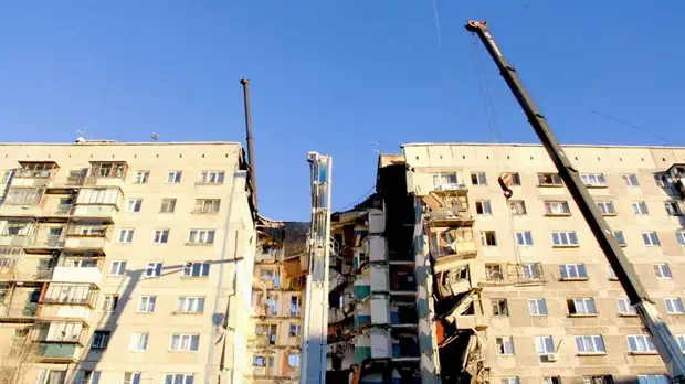 В Магнитогорске начался поквартирный обход в доме, где произошёл взрыв газа