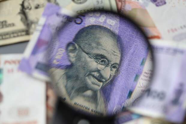 Bloomberg: индийские компании всё чаще платят за российскую нефть не в долларах