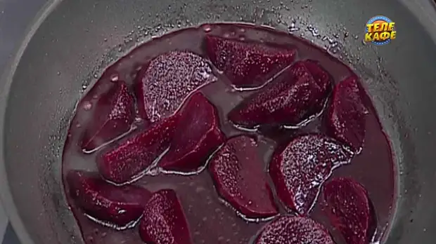 Говяжья вырезка со свёклой и козьим сыром