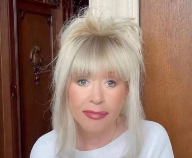 Забыла про брови: Пугачёва показала редкое фото без парика