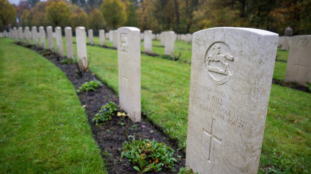 Череда трагедий: британец умер на похоронах сына в годовщину смерти внуков