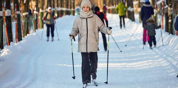 Более 440 зон для занятий лыжными гонками доступно в Москве