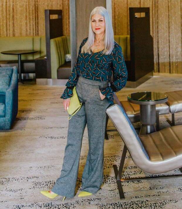 Одеться так, чтобы выглядеть моложе, это не означает, что нужно выбирать молодежные вещи или покупать одежду исключительно из последних коллекций.-5