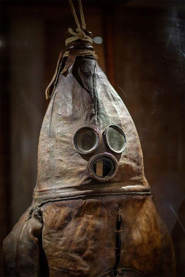 Один из старейших водолазных костюмов в мире