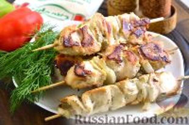 Фото к рецепту: Шашлык из курицы в майонезе (в духовке)