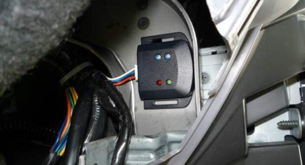 Что такое датчик удара в автомобиле: где он находится и как устроен