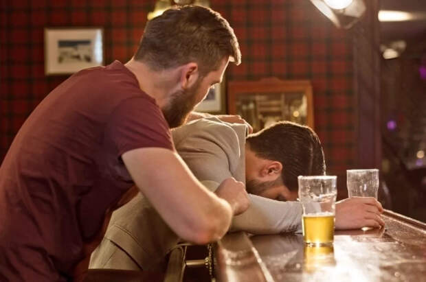 Доктор Мясников предупредил об опасности чрезмерного употребления пива