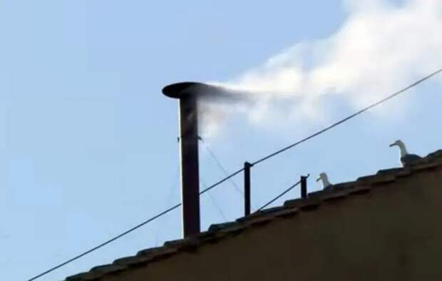 Конклав кардиналов с четвёртого раза выбрал нового папу Римского: из трубы