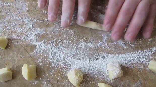 Немецкие клецки schupfnudeln с чесночными колбасками Еда, Колбаса, Клецки, Другая кухня, Рецепт, Видео рецепт, Готовка, Длиннопост, Готовим дома, Видео