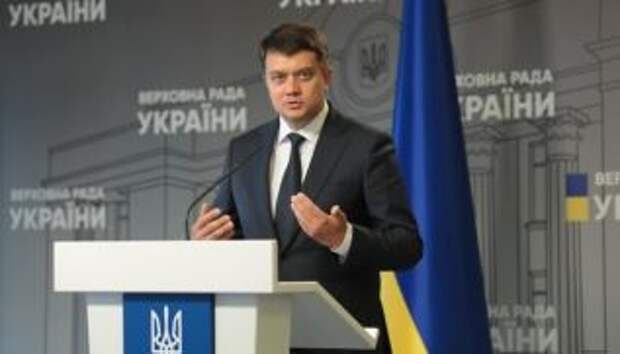 Разумков заявил, что он против принятия закона об олигархах
