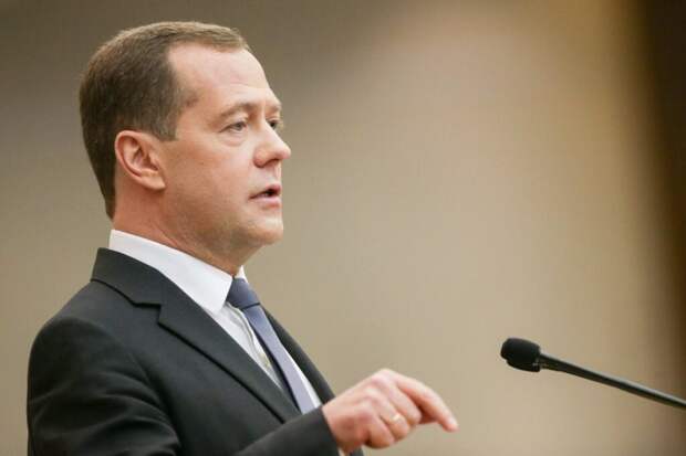 Медведев пригрозил ядерным ответом поставщикам ЯО Украине