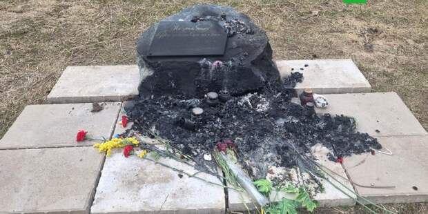 Мемориал жертвам «Крокуса» подожгли неизвестные