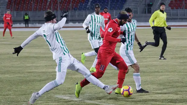 «Эту игру нельзя назвать футболом»: почему РПЛ решила не переносить матч «Енисей» — «Ахмат» из-за холода