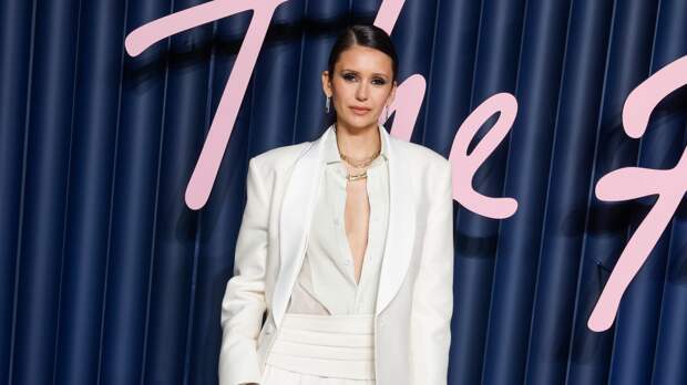 Актриса Нина Добрев снялась в крошечном бикини