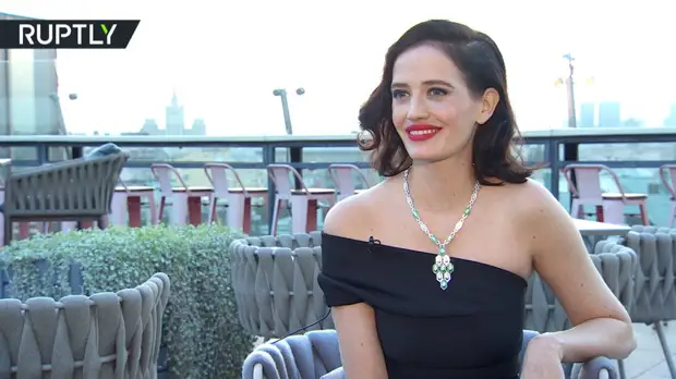 «Будто попала в сказку»: Ева Грин об архитектуре Москвы, блюдах русской кухни и съёмках фильма о женщине-астронавте