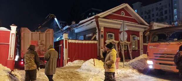 Части разрушенного дома Топоркова в Екатеринбурга выбросили на свалку