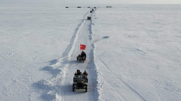 На Ладоге прошла первая историческая реконструкция проезда по Дороге жизни