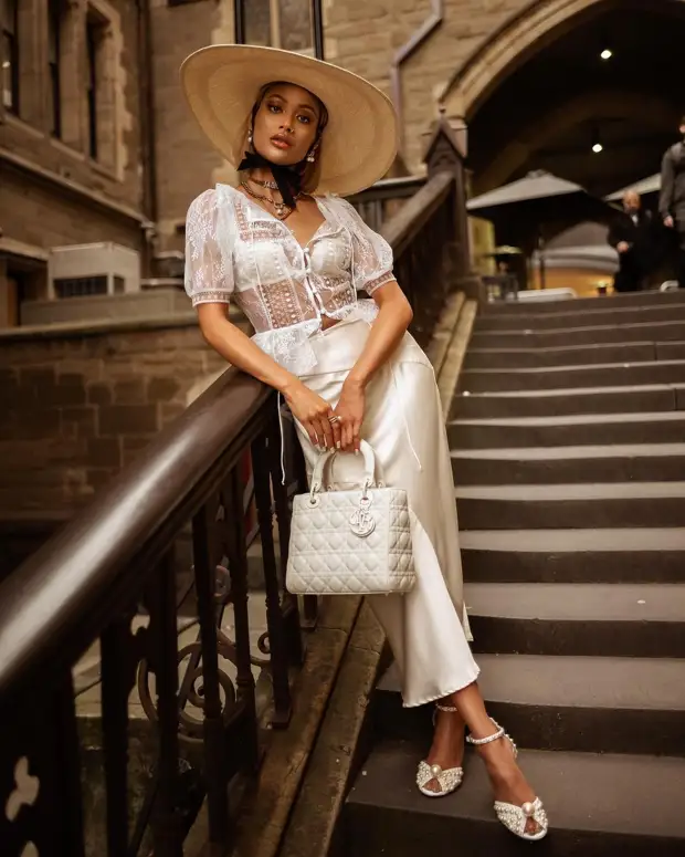 С чем носить прозрачные блузки: основные правила выбора и 11 стильных примеров