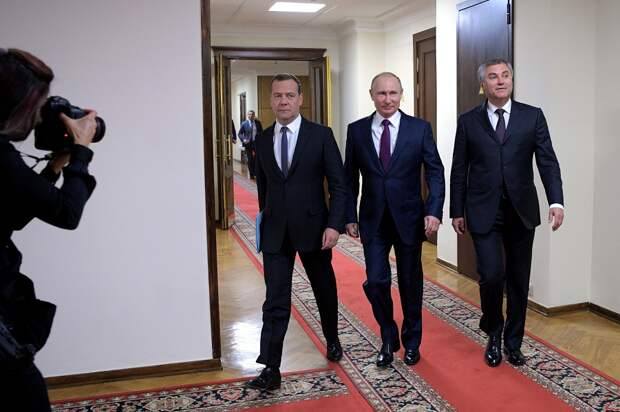 Путин и Медведев в Государственной Думе, на утверждении Медведева, 8.05.18.png