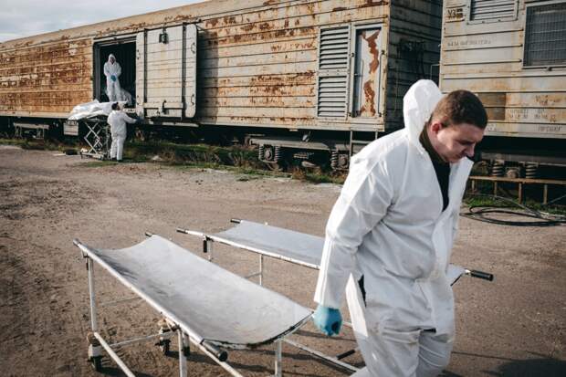 Две тысячи тел украинских военных почти год держат в вагонах