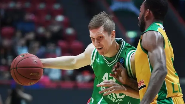 Баскетболист УНИКСа Колесников отказался платить алименты и оспаривает отцовство