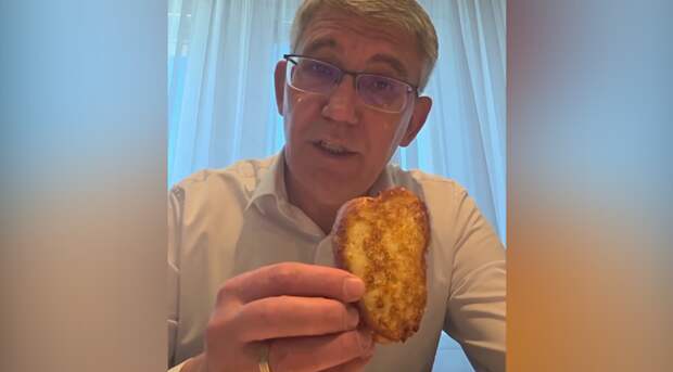 Губернатор Дмитрий Миляев поделился рецептом маминых гренок из детства