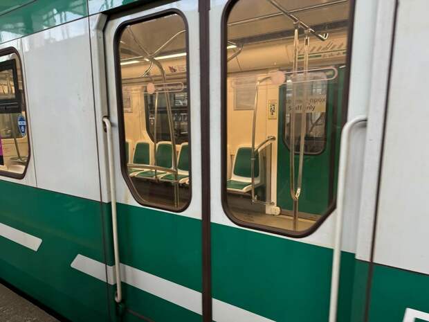 Пассажир забыл два миллиона рублей в петербургской подземке