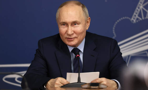 Владимир Путин учредил День военно-политических органов