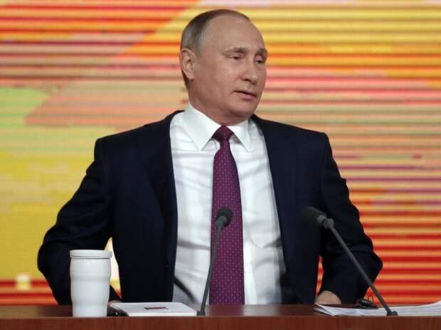 Песков рассказал, где Путин получает свою пенсию