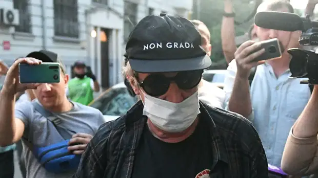 Михаила Ефремова увезли на заседание в суд