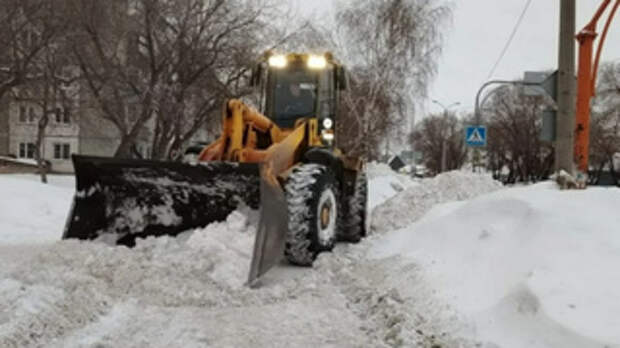 Уборка снега в Барнауле / Фото: t.me/barnaul_org