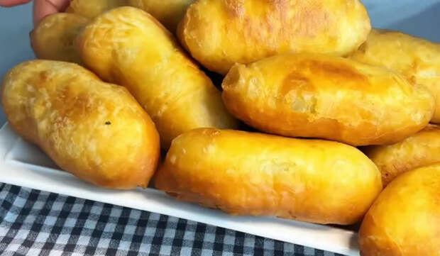 Забудьте про дрожжи: готовлю пышные пирожки с мясом на кефире всего за 10 минут