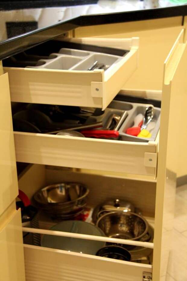 Системы хранения на кухне, хранение посуды, хранение столовых приборов