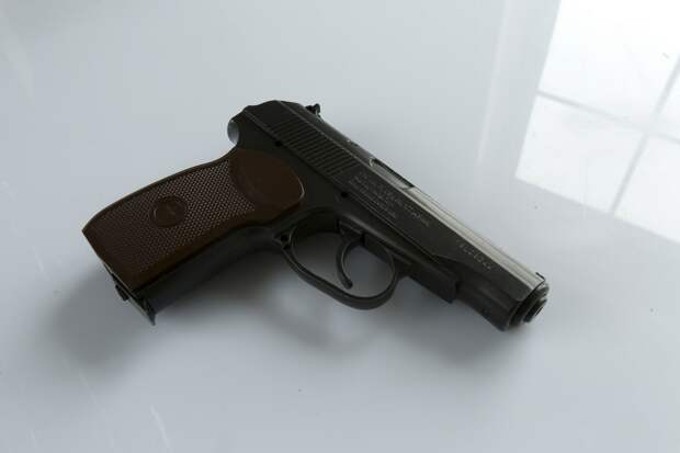 В украинском городе военный открыл огонь в торговом центре