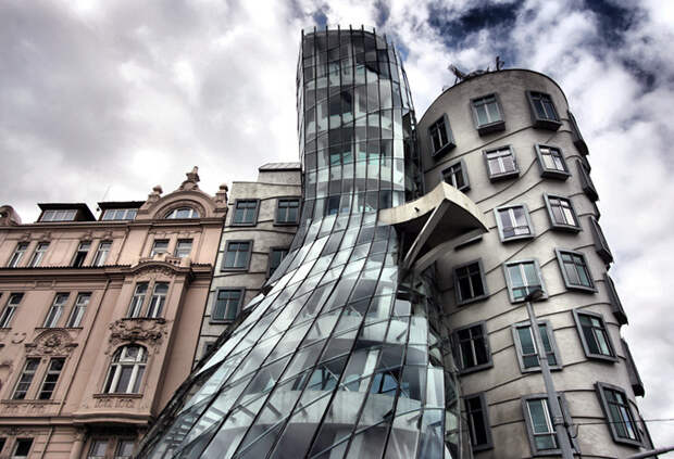 http://so-far.ru/wp-content/uploads/2014/07/dom-v-prage.jpg