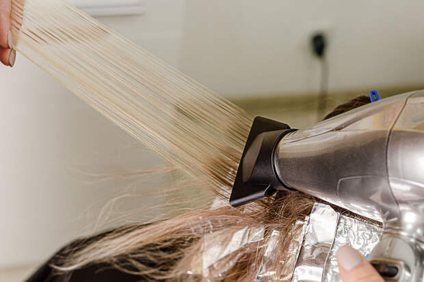 Экономист Юсупов: новые форматы работы привели к росту зарплат парикмахеров