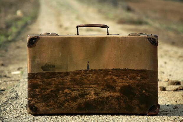 Memory Suitcases - ностальгическая серия картин на чемоданах