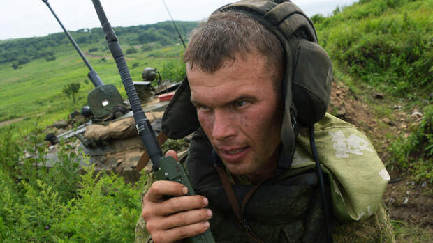 Боец ВСУ Черный: украинским солдатам не дают рации из-за их сдачи в плен