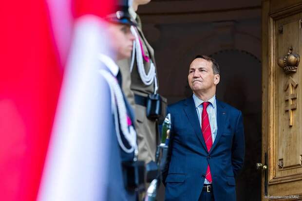 Сикорский пугает поляков русскими танками и призывает готовиться к скорой войне