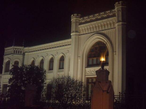 Прогулка по столице в поисках "Мастера и Маргариты" (29 фото) Прогулка по столице в поисках "Мастера и Маргариты" (29 фото)