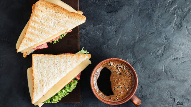 Диетолог Лазуренко: не стоит завтракать кофе и бутербродами