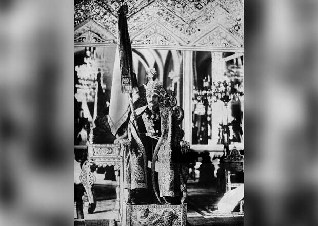 «И нашим, и вашим»: как шах Пехлеви не сделал Иран великим