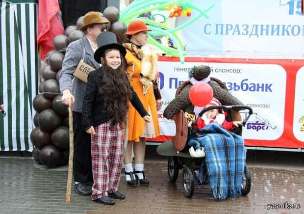 Прикольные экземпляры с Парада детских колясок в Тюмени.