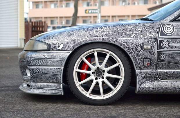 жена-художница разрисовала простым черным маркером машину мужа Nissan Skyline GTR (7)