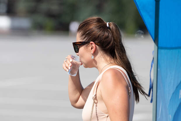 На улицах Тулы в жару организована бесплатная раздача воды