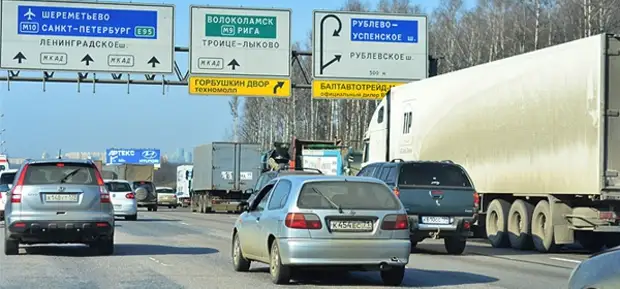 Мкад по номеру автомобиля. Указатели МКАД. Дорожные знаки на МКАДЕ. Дорожные указатели на МКАДЕ. Дорожные знаки на каде.