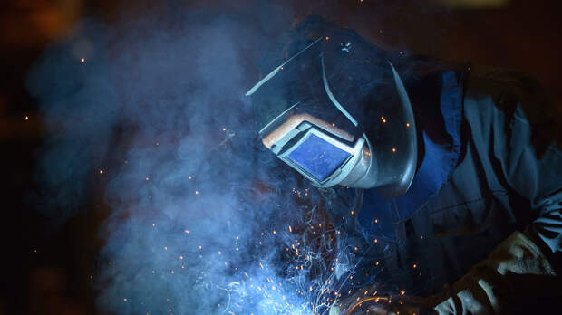 Специалист Смирнов: в России рабочие специальности становятся востребованнее